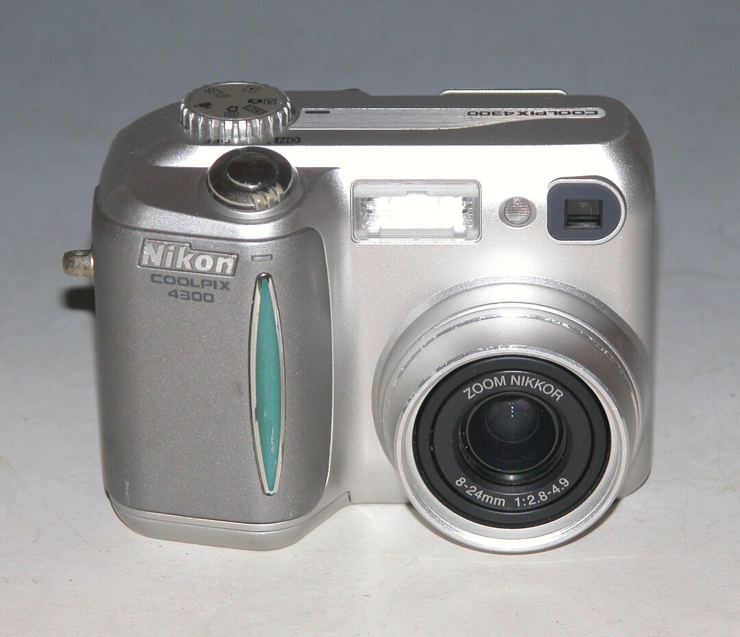 【並品】Nikon Coolpix 4300 シルバー 再生品 - Nikon COOLPIX 4300 4.0MP デジタルカメラ - シルバー #3213