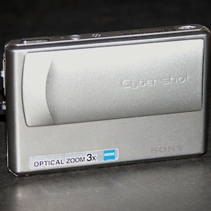 Sony Cyber-shot DSC-T1 5.0MP Digital Camera (CCD Sensor Bad) - for