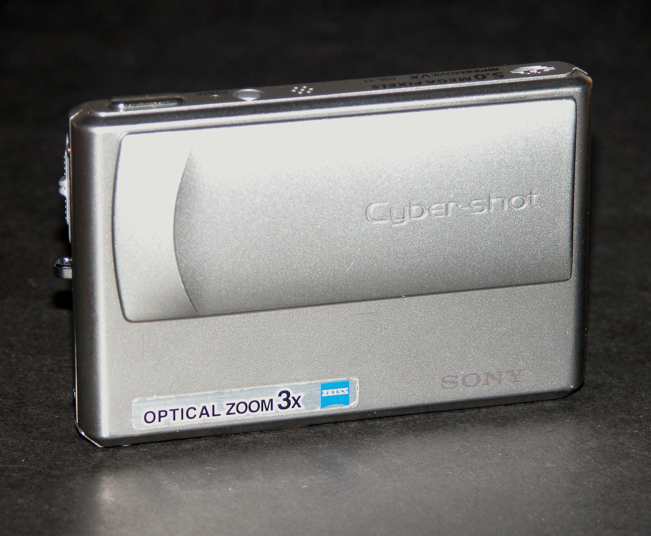 Sony Cyber-shot DSC-T1 5.0MP Digital Camera (CCD Sensor Bad) - for