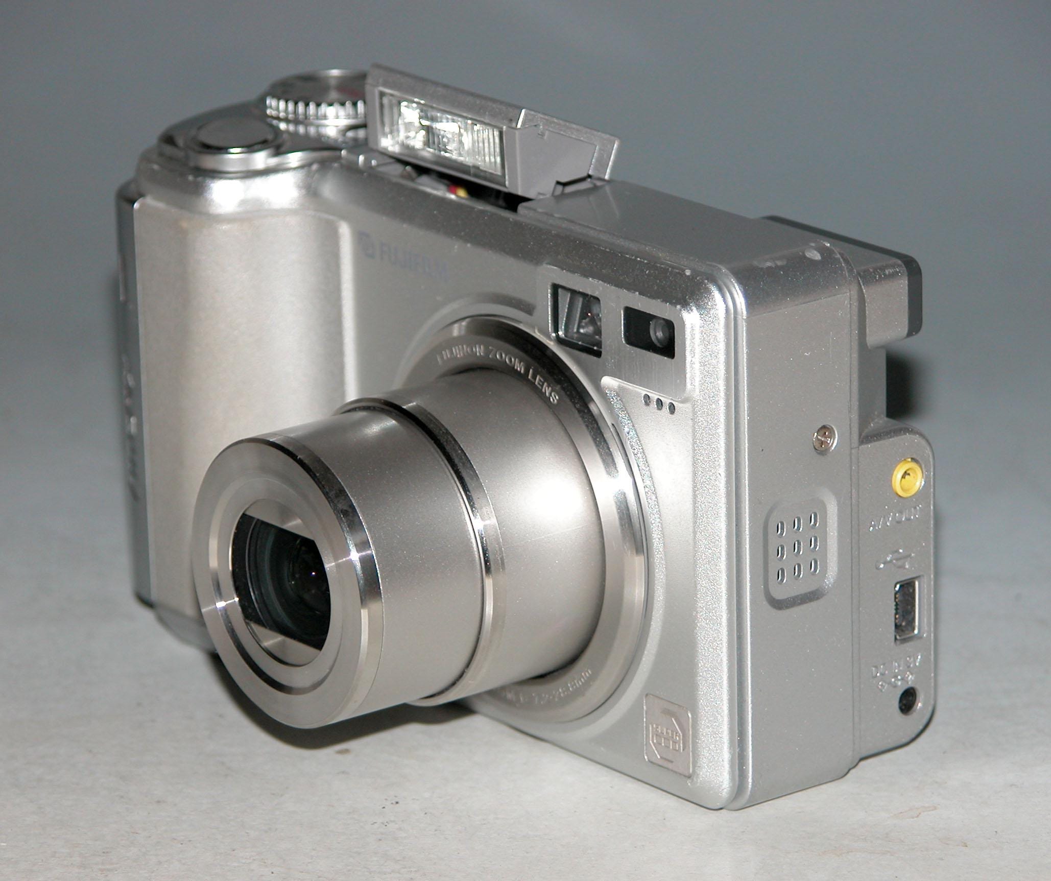 Reconditioned - Fujifilm Finepix E Series E550 6.3MP Digital