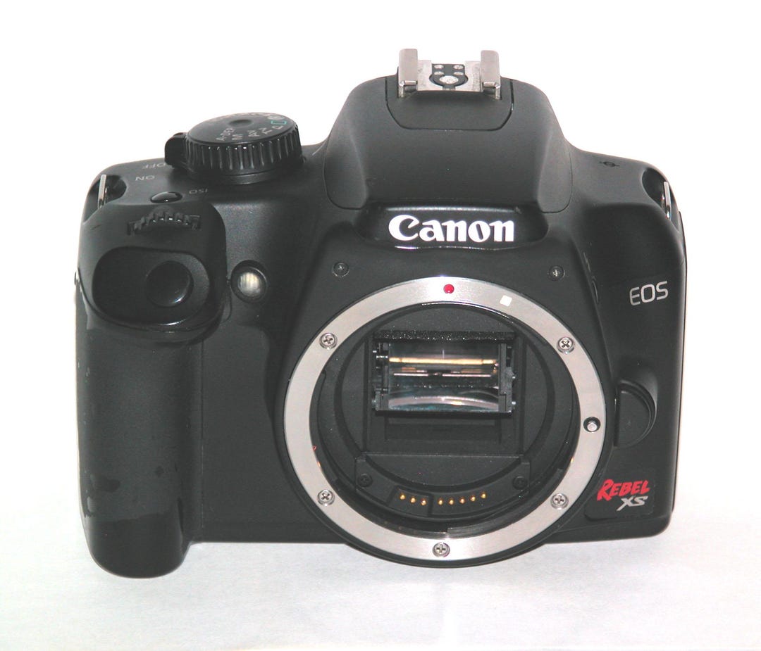 再生品 - Canon EOS Rebel XS 10.1MP デジタル一眼レフカメラ（本体 