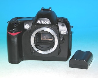 Nikon D70 6.1MP デジタルカメラキット（18-70 mm ニコンレンズ付き
