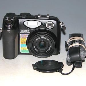 Nikon COOLPIX 5400 5.1MP Digital Camera #9236