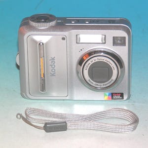 Kodak EasyShare C653 6.1MP Digital Camera #7456 (Takes 2 AA Batteries)