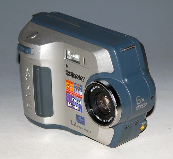 Sony Mavica MVC-FD100 1.2MP Digital Camera With Battery