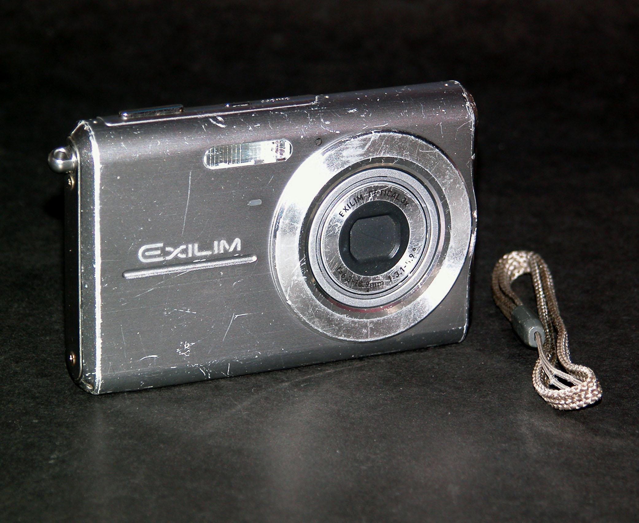 カシオ EXILIM EX-Z75 7.2メガピクセル デジタルカメラ - シルバー 