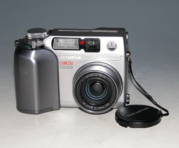 Olympus CAMEDIA C-4000 Zoom 4.0MP Digital Camera #2308 (takes 4