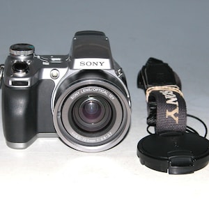 Sony Cyber-shot DSC-H1 5.0MP Digital Camera - Silver #6983 (Uses 2 AA Batteries)