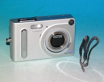 Cámara digital Casio EXILIM EX-Z4 U de 4.0 MP reacondicionada, color plata n.° 6258