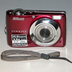 再生品 - ニコン COOLPIX L24 1400万画素デジタルカメラ - レッド #9028 (単3電池2本使用)
