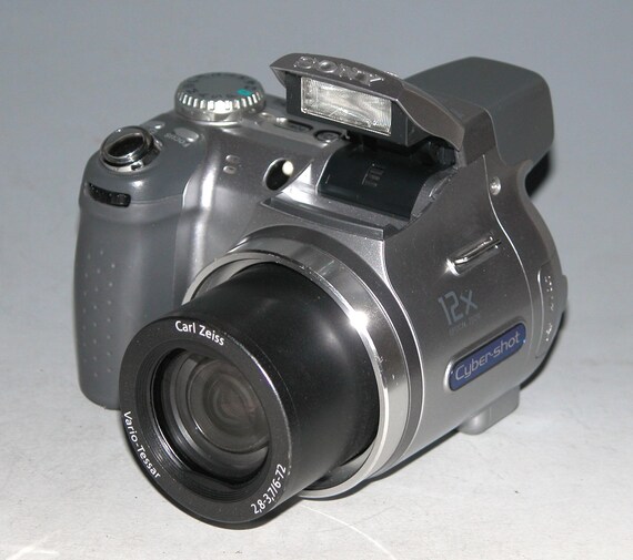Sony Cyber-shot DSC-H2 6.0MP Digital Camera - Silver (takes