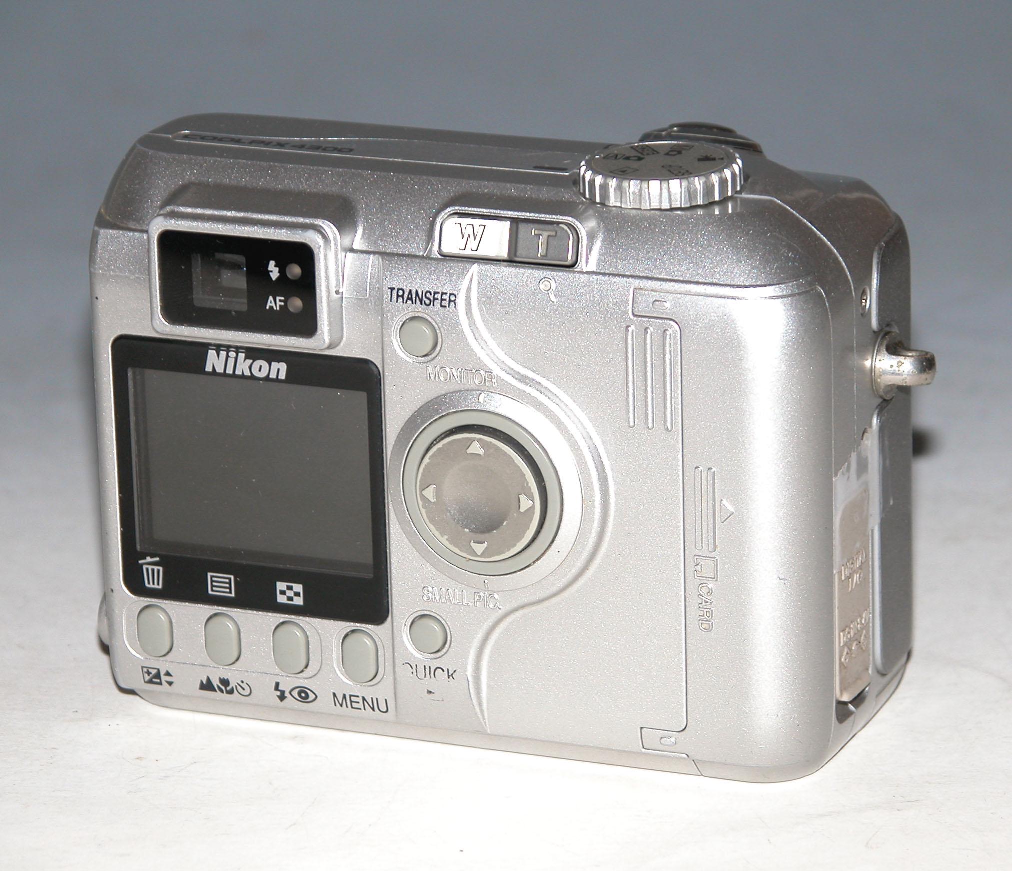 再生品 - Nikon COOLPIX 4300 4.0MP デジタルカメラ - シルバー #3213