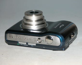 ニコン COOLPIX L18 8MP デジタルカメラ - ブルー #3621 (単3電池2本