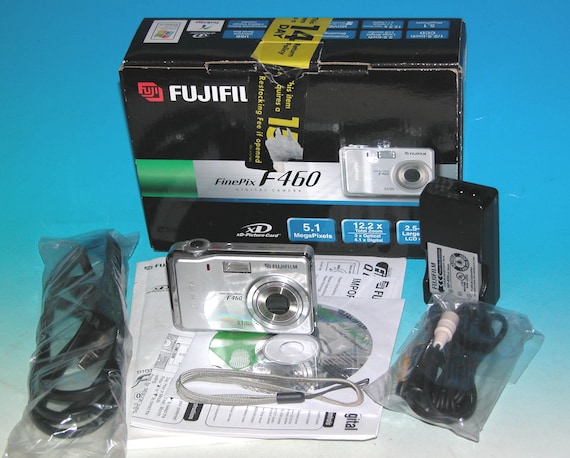 Reconditioned - Fujifilm Finepix F460 5.1MP Digital Camera #0943