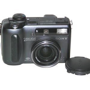 Sony Cyber-shot DSC-S85 4.1MP Digital Camera #5857 - New Battery & Charger