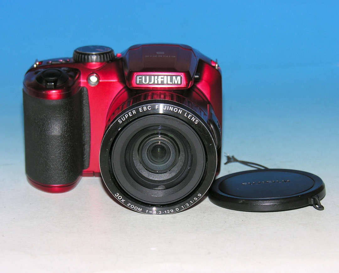 Reconditioned Fujifilm Finepix S6800 16MP Digital Camera (takes