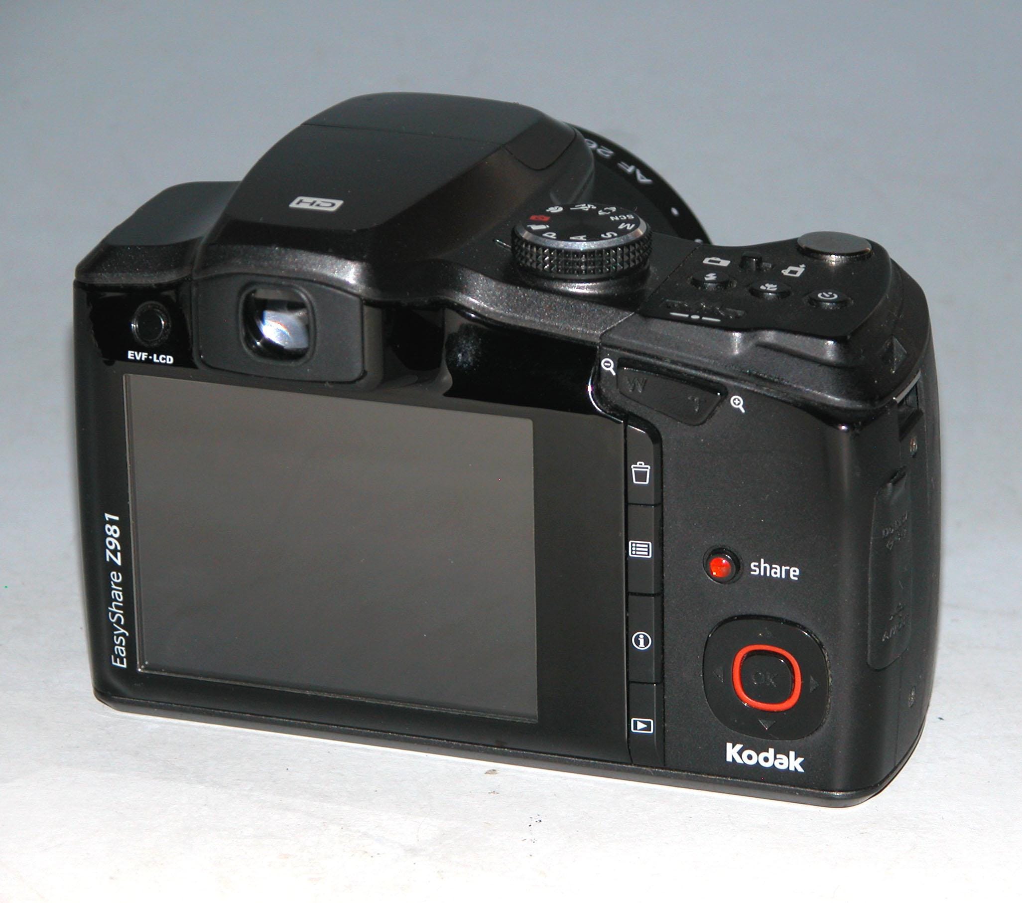 Kodak Easyshare Z981 14.0 MP Digital Camera - Black #1631 (takes 4 