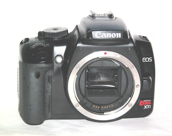Canon EOS Kiss Digital X デジタルカメラ（本体のみ、バッテリーなし