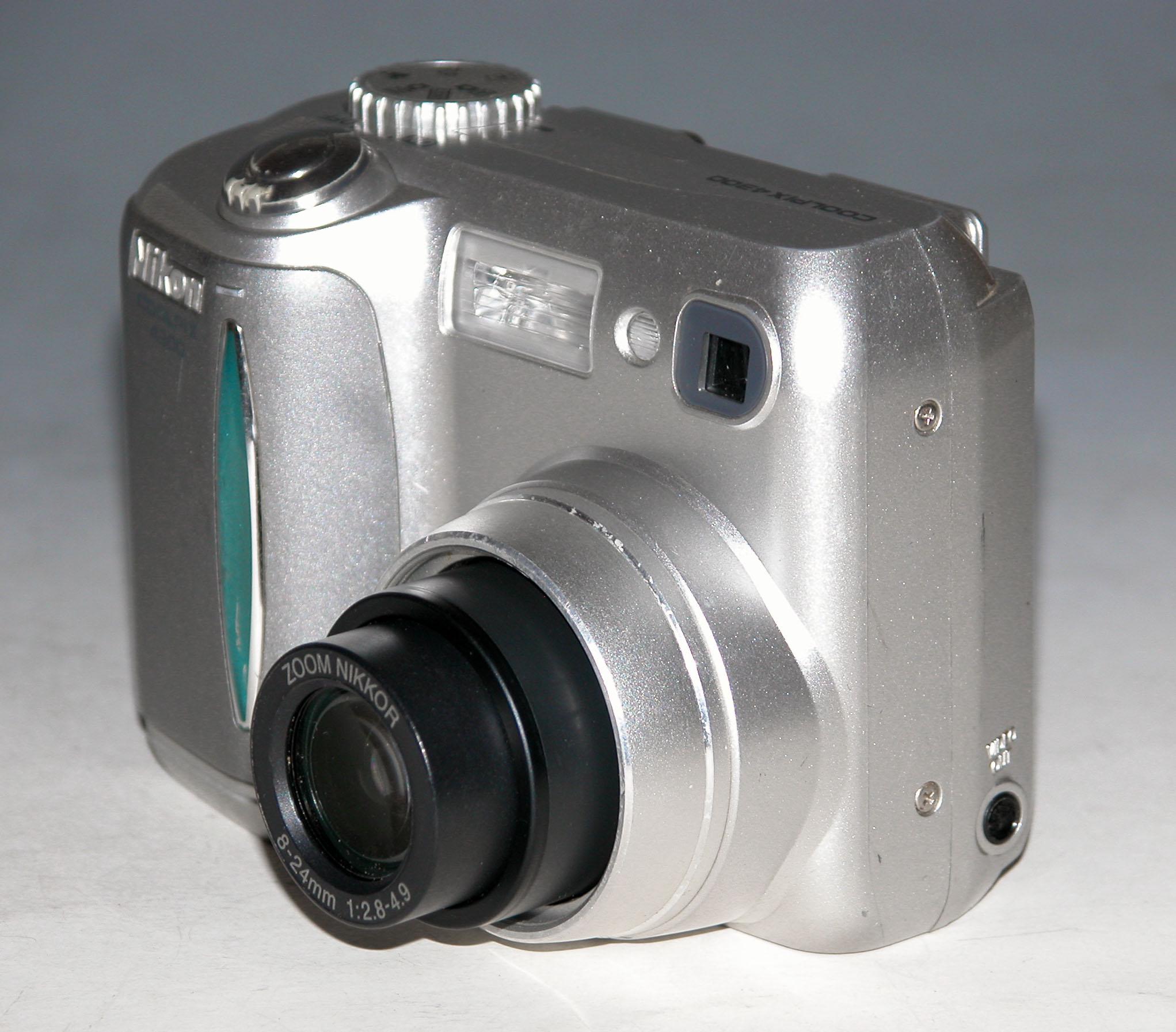 再生品 - Nikon COOLPIX 4300 4.0MP デジタルカメラ - シルバー #3213