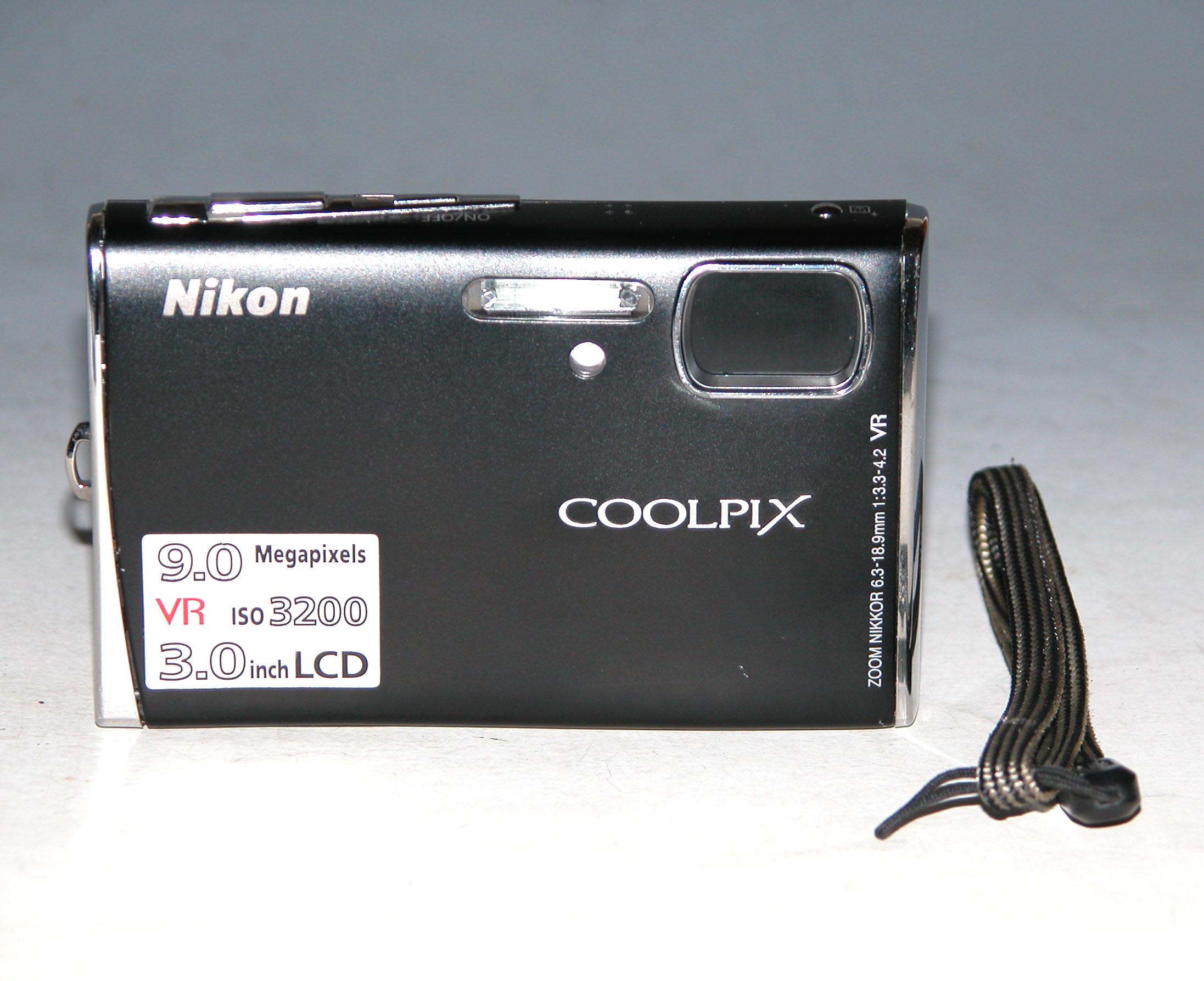 Iconic COOLPIX S52 9.0 MP Digitalkamera - schwarz (neuer Akku & Ladegerät)