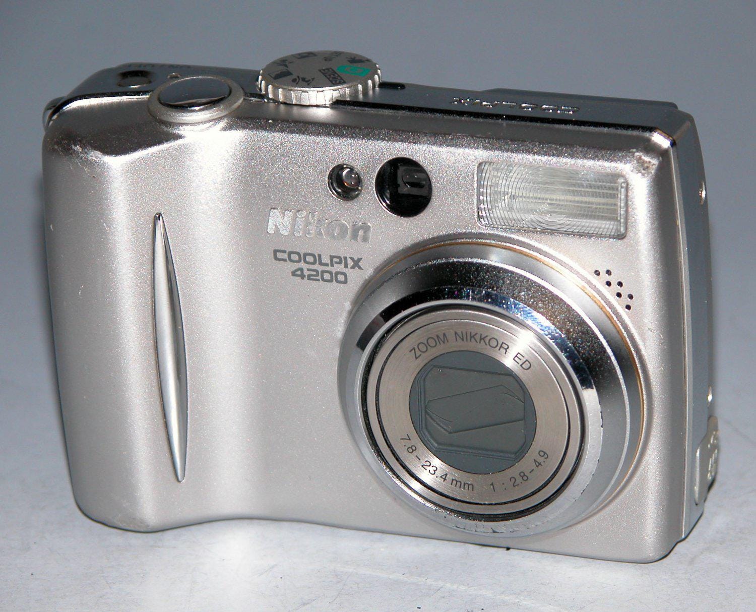 Nikon COOLPIX 4200 カードリーダー、ライトニング