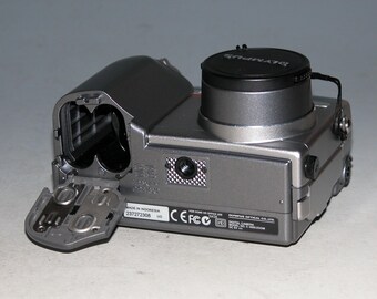 Olympus CAMEDIA C-4000 Zoom 4.0MP Digital Camera #2308 (takes 4