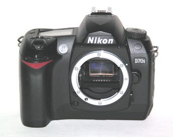 Nikon D70 6.1MP デジタルカメラキット（18-70 mm ニコンレンズ付き