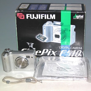 FUJIFILM FINEPIX E510 動作品 再生品 - 富士フイルム FinePix E510 5.2MP デジタルカメラ #9521 (単