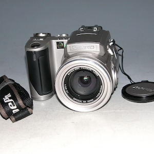 Reconditioned - Fujifilm Finepix 4900 Zoom 4.3MP Digital Camera - Silver