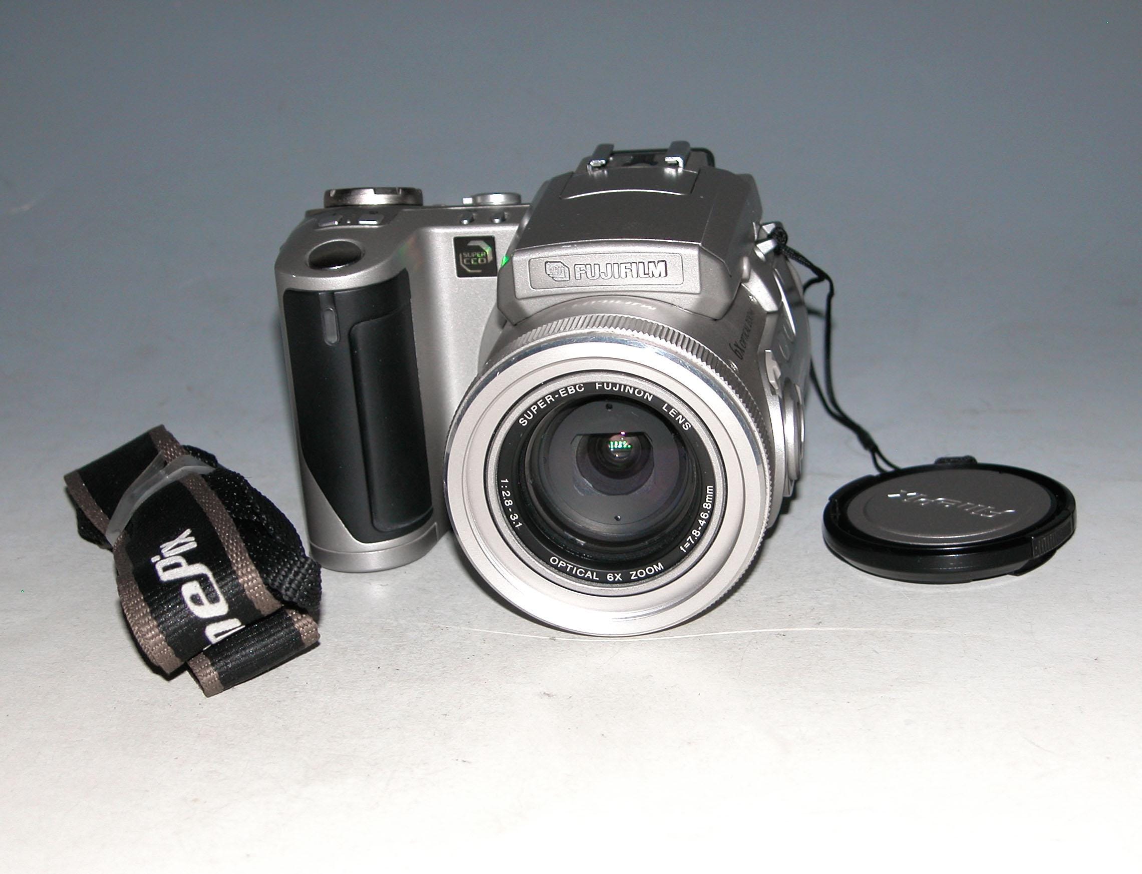 Reconditioned - Fujifilm Finepix 4900 Zoom 4.3MP Digital Camera 