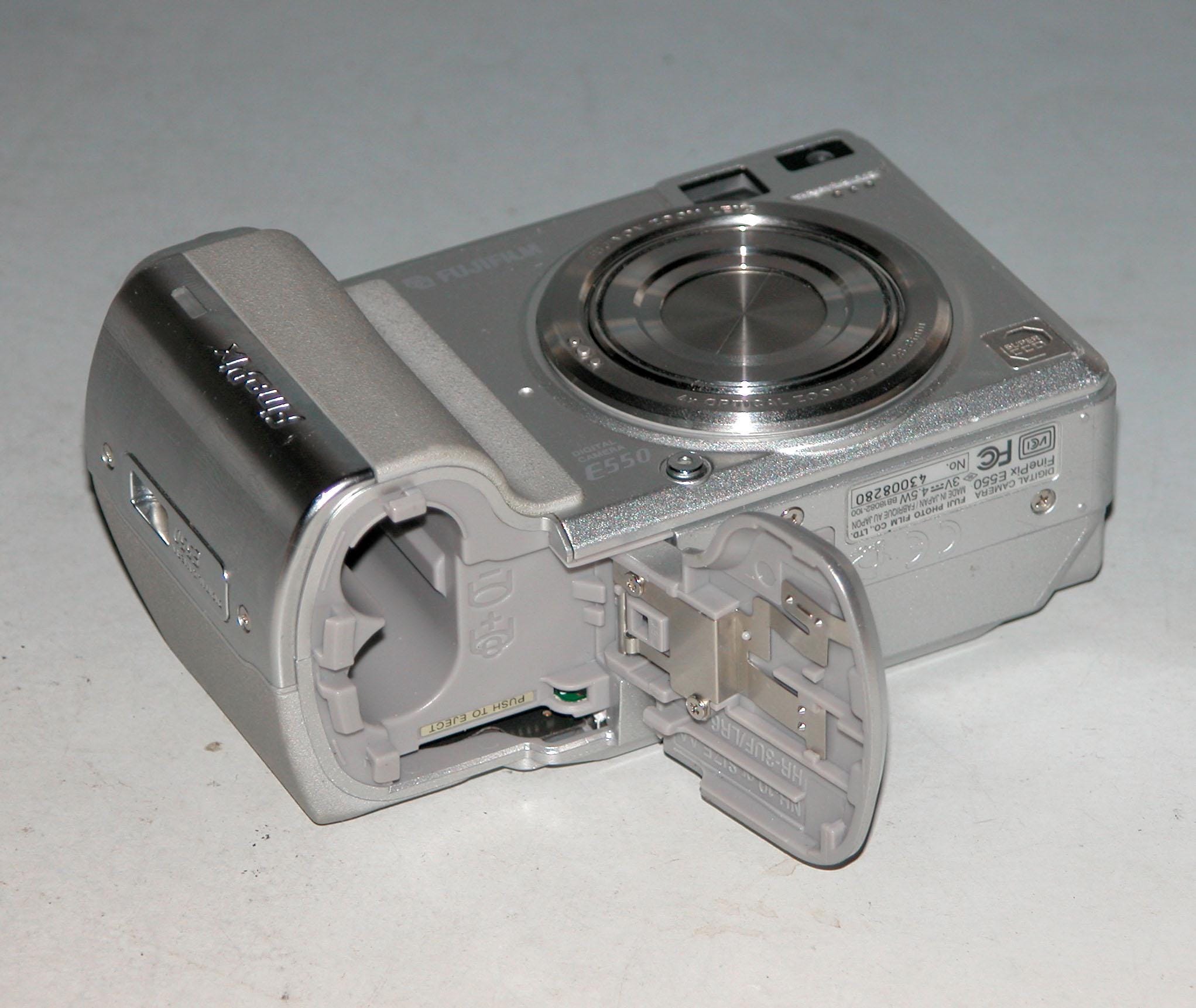 再生品 - 富士フイルム Finepix Eシリーズ E550 6.3メガピクセル 