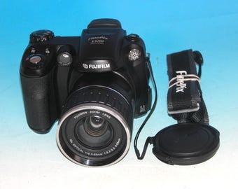 Reacondicionada - Cámara digital Fujifilm FinePix S5200 de 5,1 MP - Negra #8635