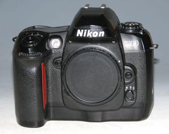 Nikon D5100 16.2MP デジタル一眼レフカメラ 本体 バッテリー & 充電器