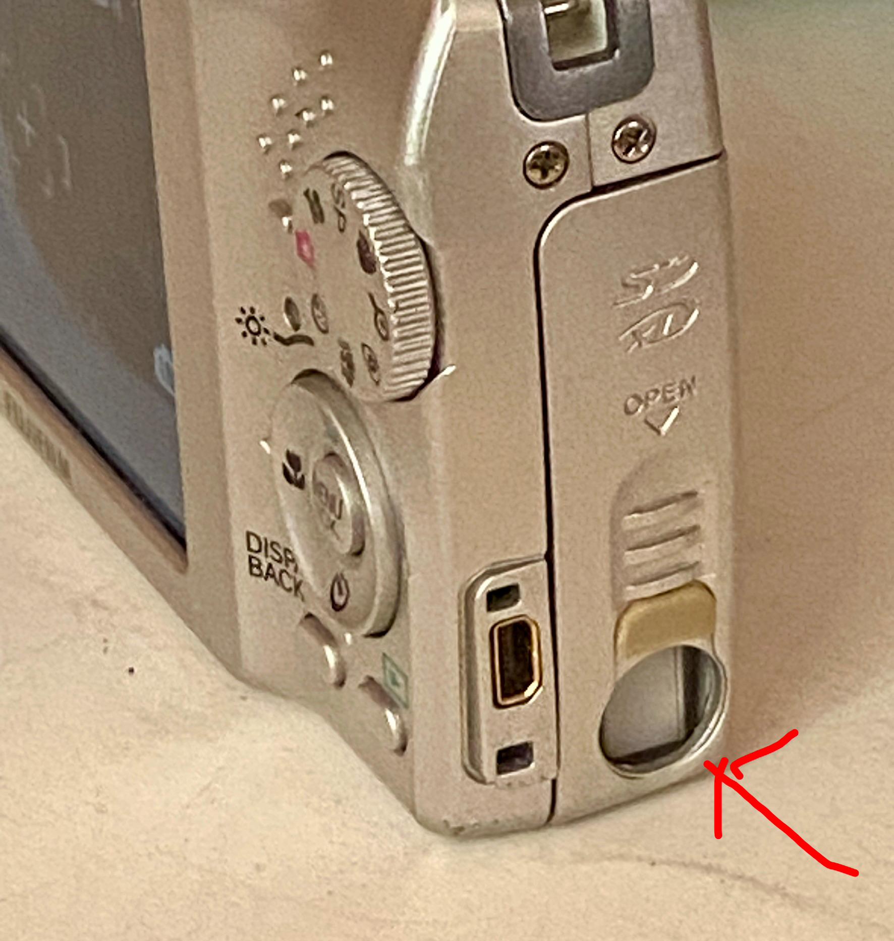 富士フイルム FinePix J50 8.2MP デジタルカメラ - シルバー #0047