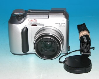 Olympus Camedia C-70 Zoom Silver 7.1MP Compact Digital Camera FULL