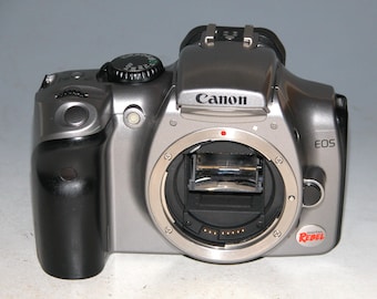 Canon EOS Kiss Digital X デジタルカメラ（本体のみ、バッテリーなし