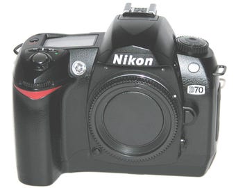 Nikon D70 6.1MP デジタルカメラキット（18-70 mm ニコンレンズ付き