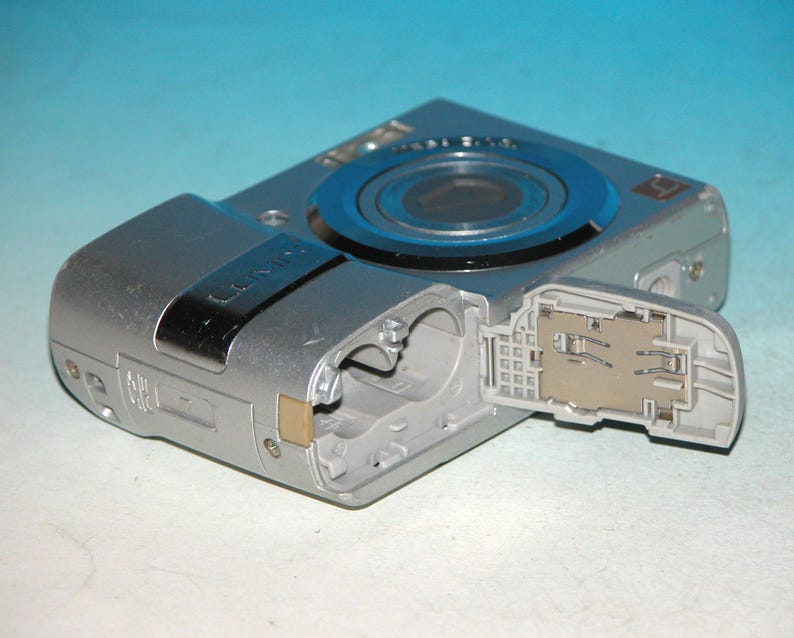 Panasonic LUMIX DMC-LS80 8.1MP Digital Camera - Silver #ns imagem 6