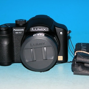 Panasonic LUMIX DMC-FZ7 6.0 MP Digital Camera - Black #7404 (New Battery & Charger)