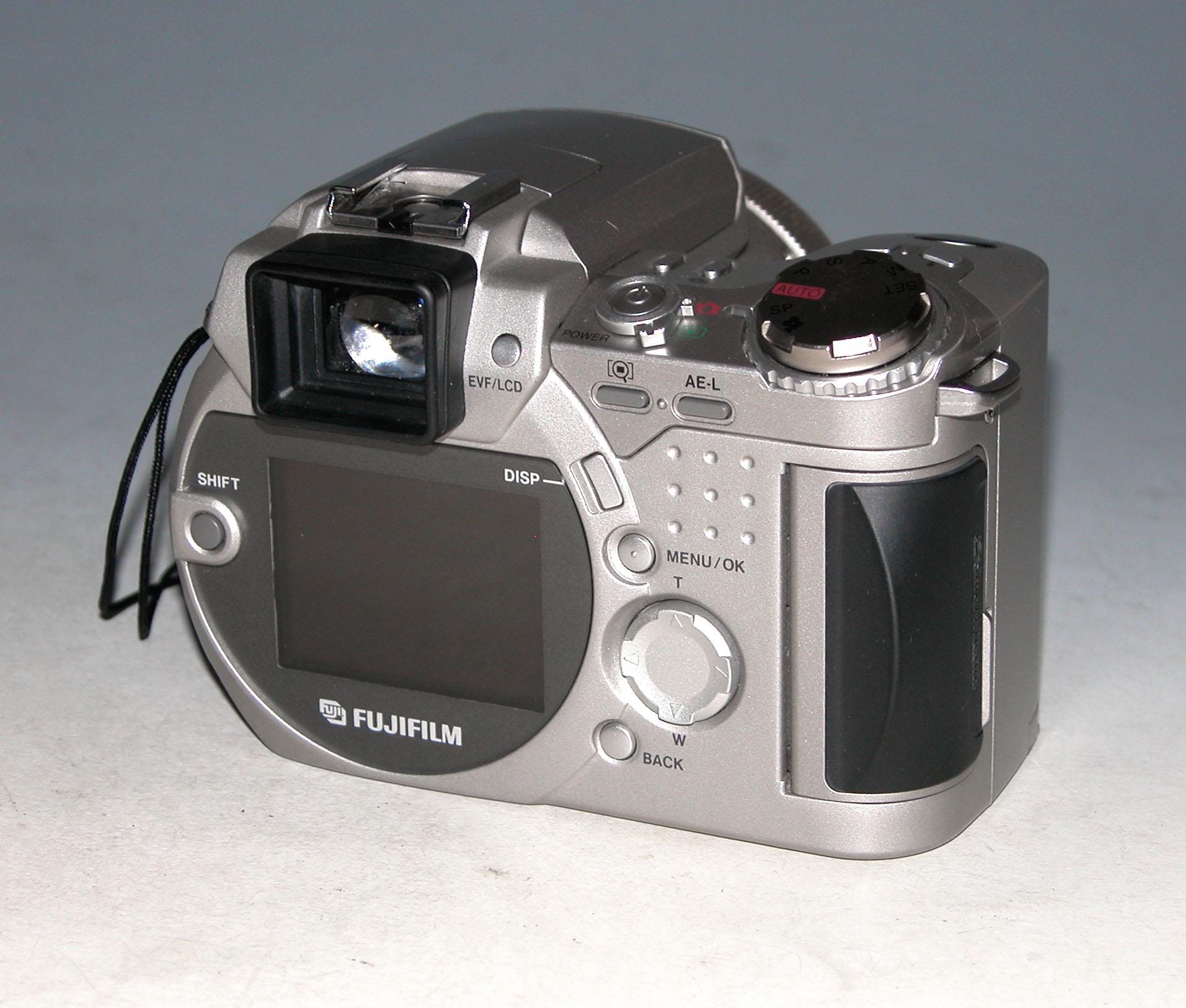 Reconditioned - Fujifilm Finepix 4900 Zoom 4.3MP Digital Reconditioned - Fujifilm Finepix 4900 Zoom 4.3MP Digital