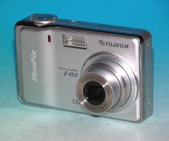 Reconditioned - Fujifilm Finepix F460 5.1MP Digital Camera #0943