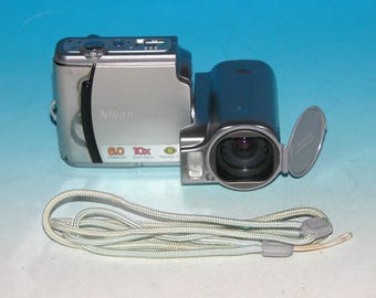 Generalüberholt - Iconic COOLPIX S4 6.0 MP Digitalkamera - Silber #7879 (Verwendung 2 AA Batterien)
