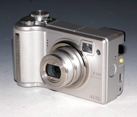 Amazon.com : Fujifilm Finepix E500 4MP Digital Camera with