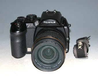 Fujifilm Finepix T300 HD Movies Digital Camera 14 MP 10X Wide