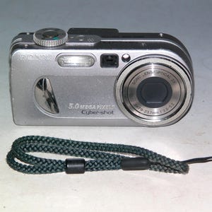 SONY Cyber-shot DSC-T5 5.1MP Silver Digital Camera, Battery