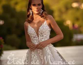 Handgefertigte Spitze Brautkleid, Brautkleid mit Tiefem V-Ausschnitt, Blumenstickerei