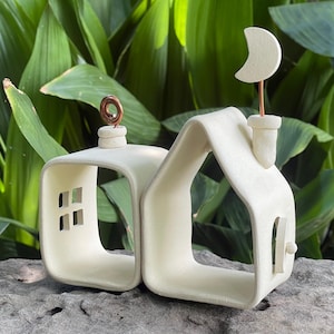 Duplex Cubie 04 - double room house-shaped display shelf for your prized tidbits and tiny critters