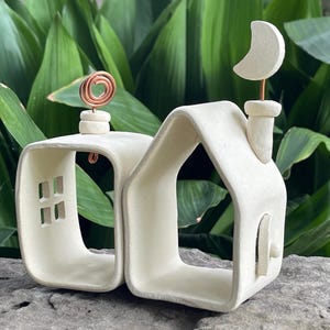 Duplex Cubie 01 - double room house-shaped display shelf for your prized tidbits and tiny critters