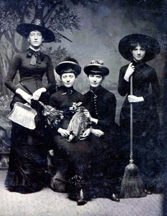 Witches, a 4 X 4.5" Halloween Greeting Card (171)