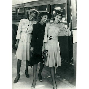 Copines, une carte de vœux de 4,25 X 5,5 »